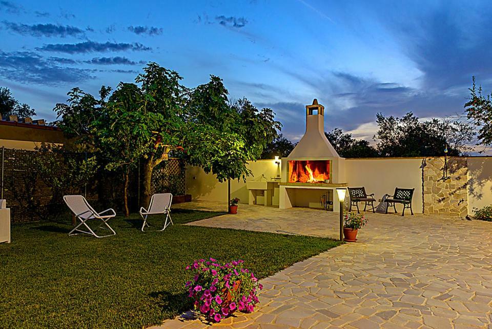 Casa Vacanza Augusto Uggiano La Chiesa Exterior foto